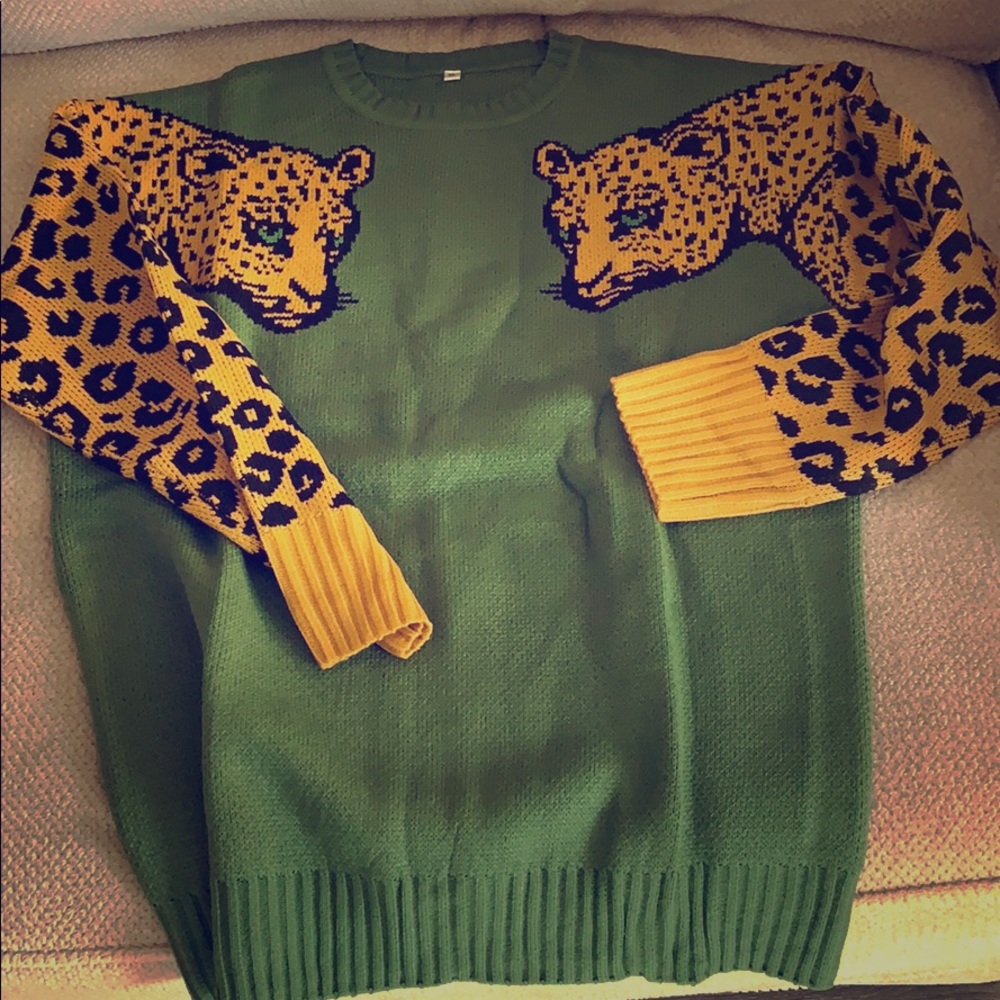 🆕🐆Oversized Leopard Sleeve Sweater - Picture 4 of 8